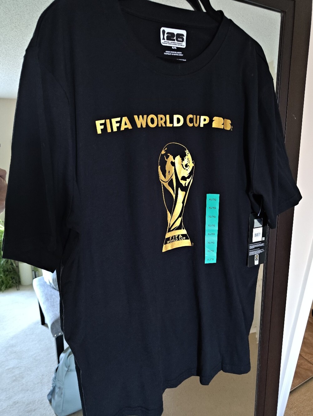 Men's XL FIFA WORLD CUP Trophy T SHIRT black